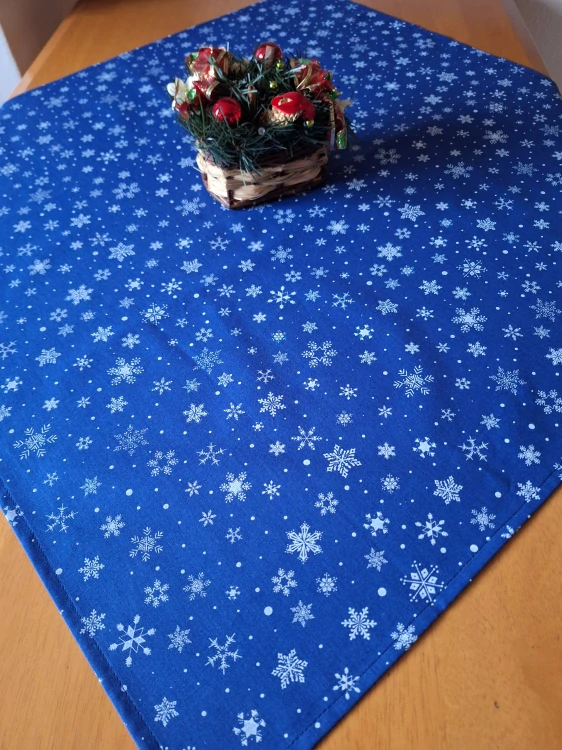 Vánoční ubrus, modrý, bílé vločky