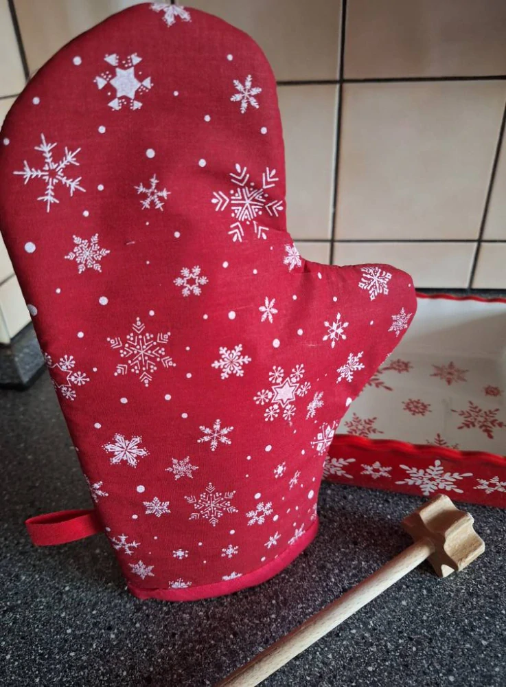Kuchyňská chňapka červená, bílé vločky